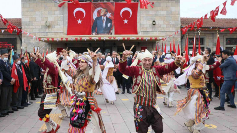 ATATÜRK’ÜN MERSİN’E GELİŞİNİN 99. YIL DÖNÜMÜ KUTLANDI