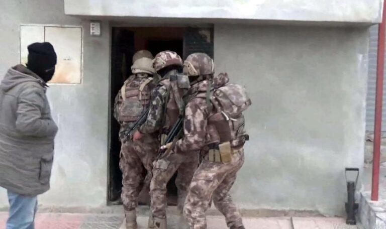 MERSİN MERKEZLİ 2 İLDE PKK OPERASYONU: 6 GÖZALTI