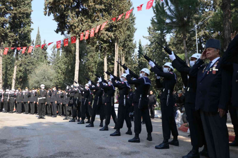 MERSİN ŞEHİTLİĞİNDE DUYGULANDIRAN TÖREN
